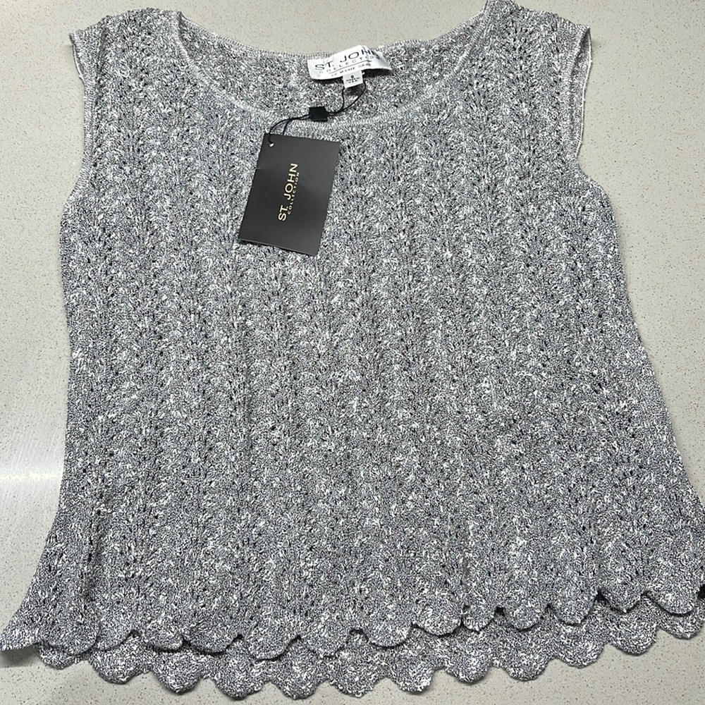 ST. JOHN WOMENS TOP NWT (GREY)